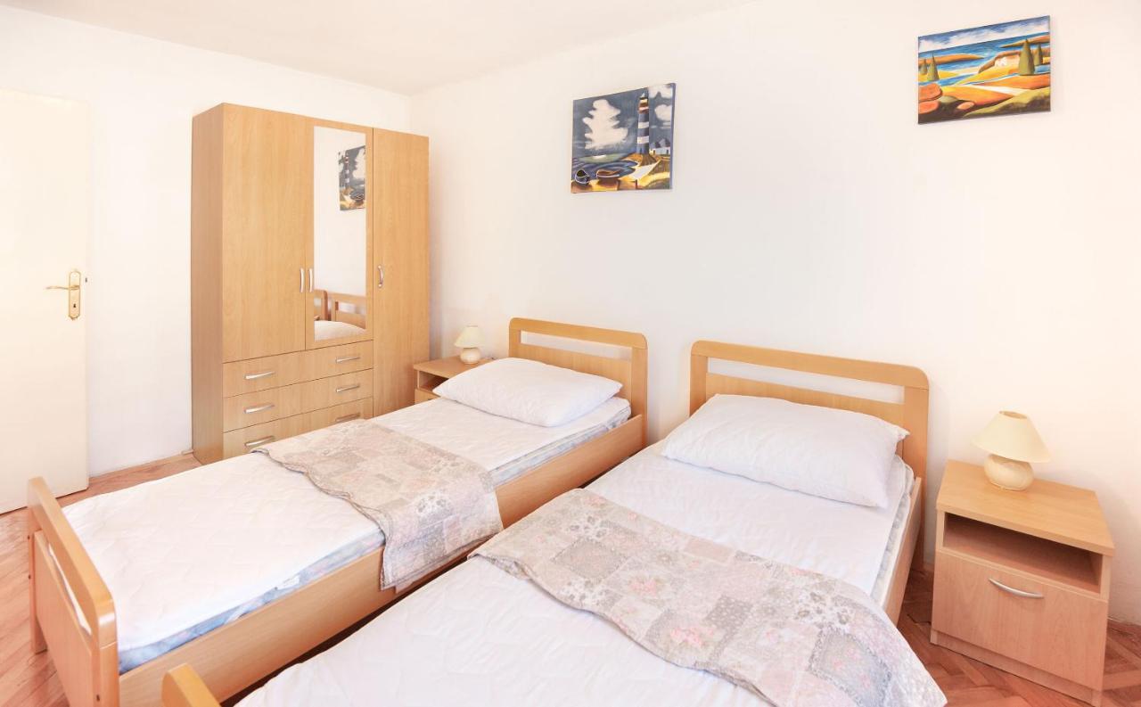 Apartments Milica Kaštela Kültér fotó