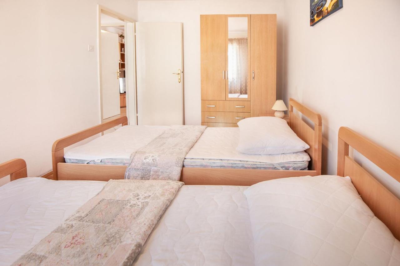 Apartments Milica Kaštela Kültér fotó