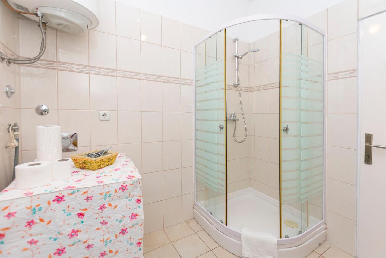 Apartments Milica Kaštela Kültér fotó