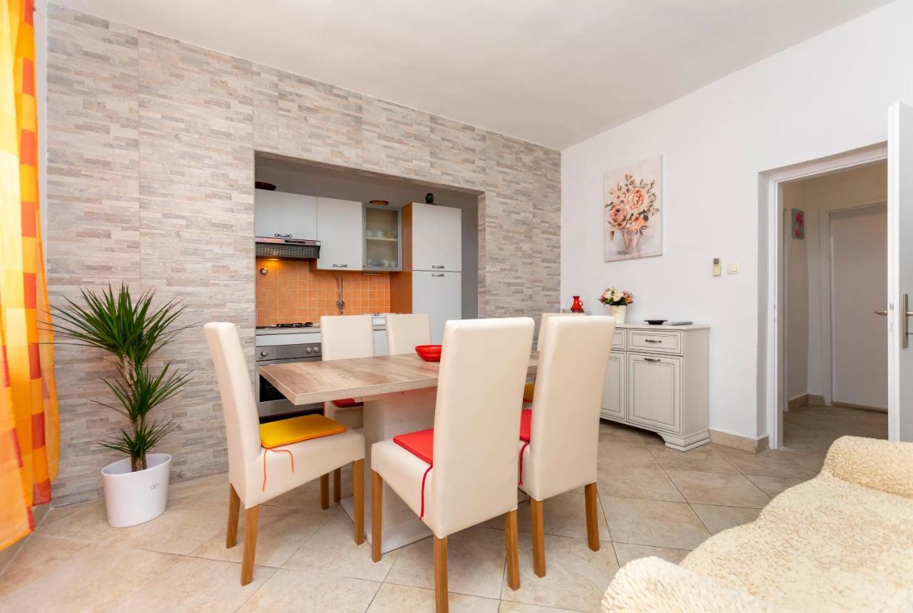 Apartments Milica Kaštela Kültér fotó
