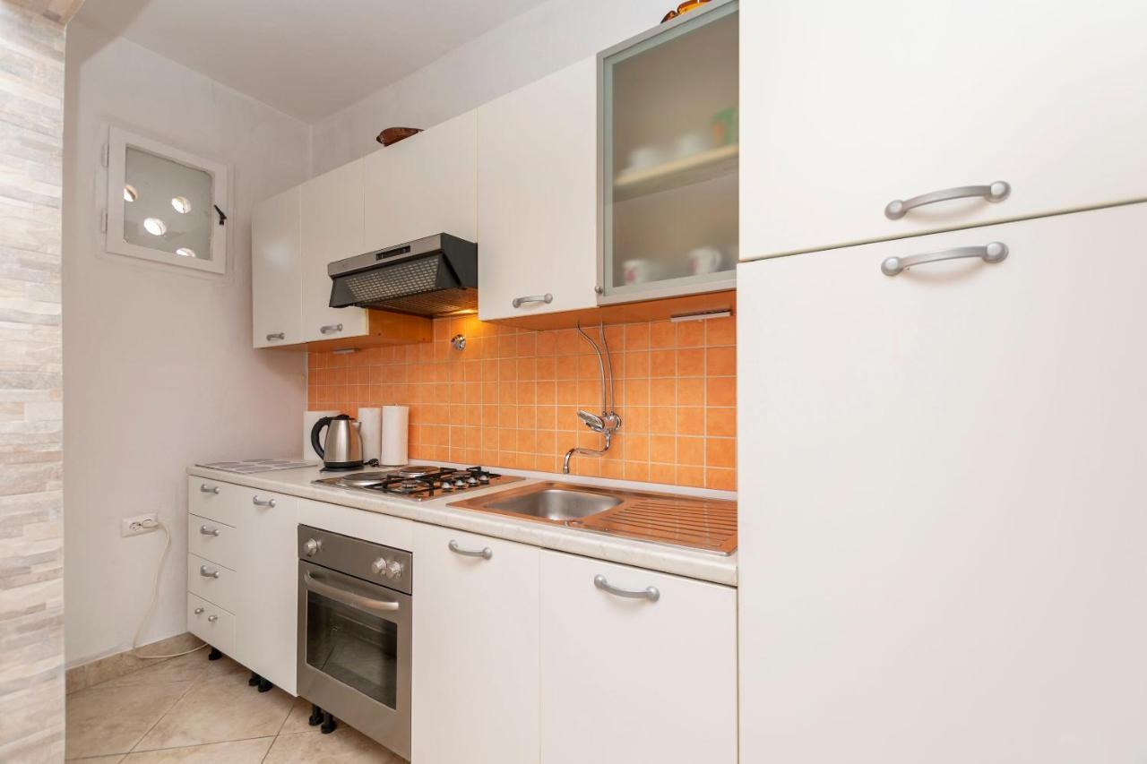 Apartments Milica Kaštela Kültér fotó