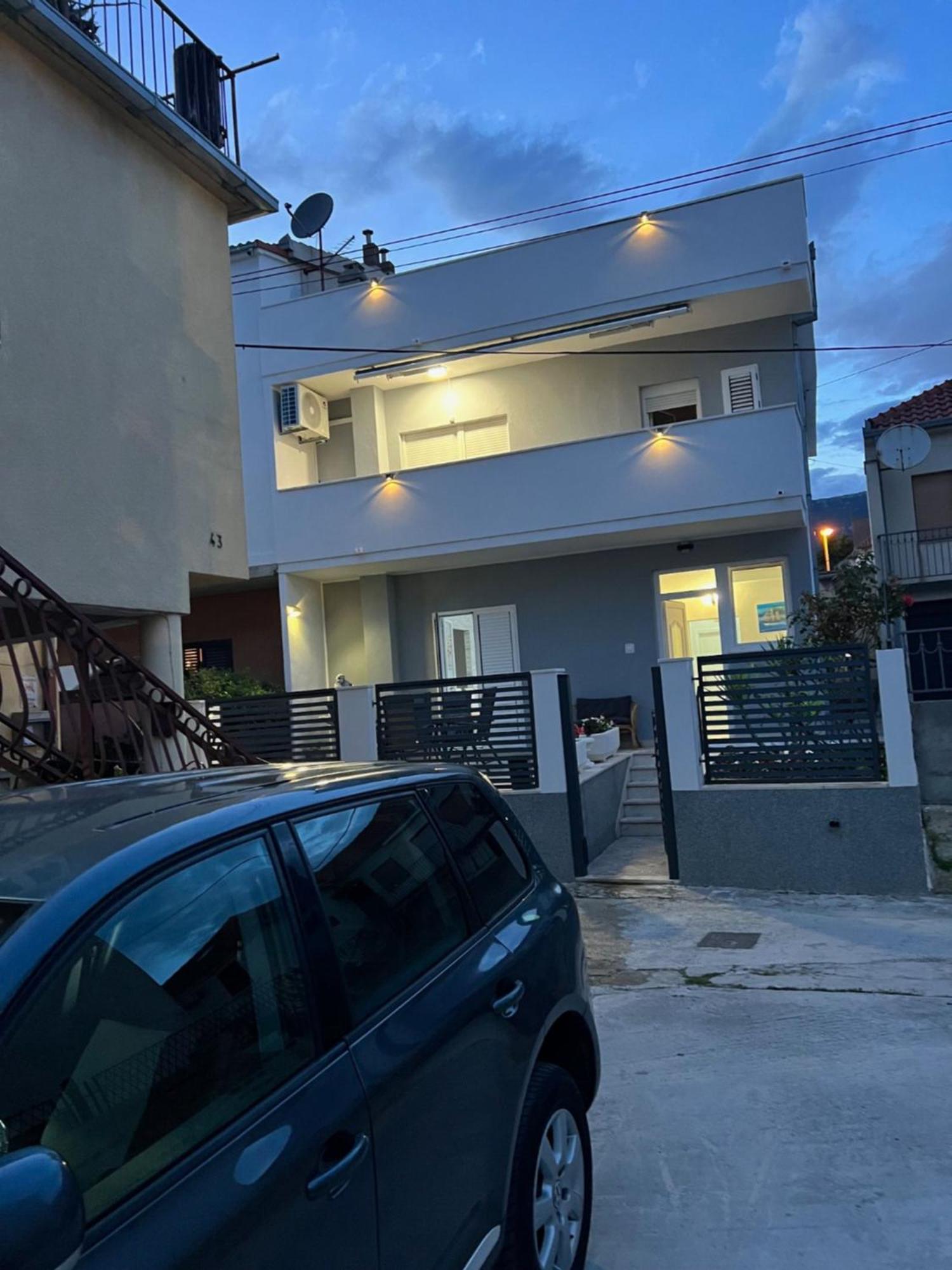 Apartments Milica Kaštela Kültér fotó